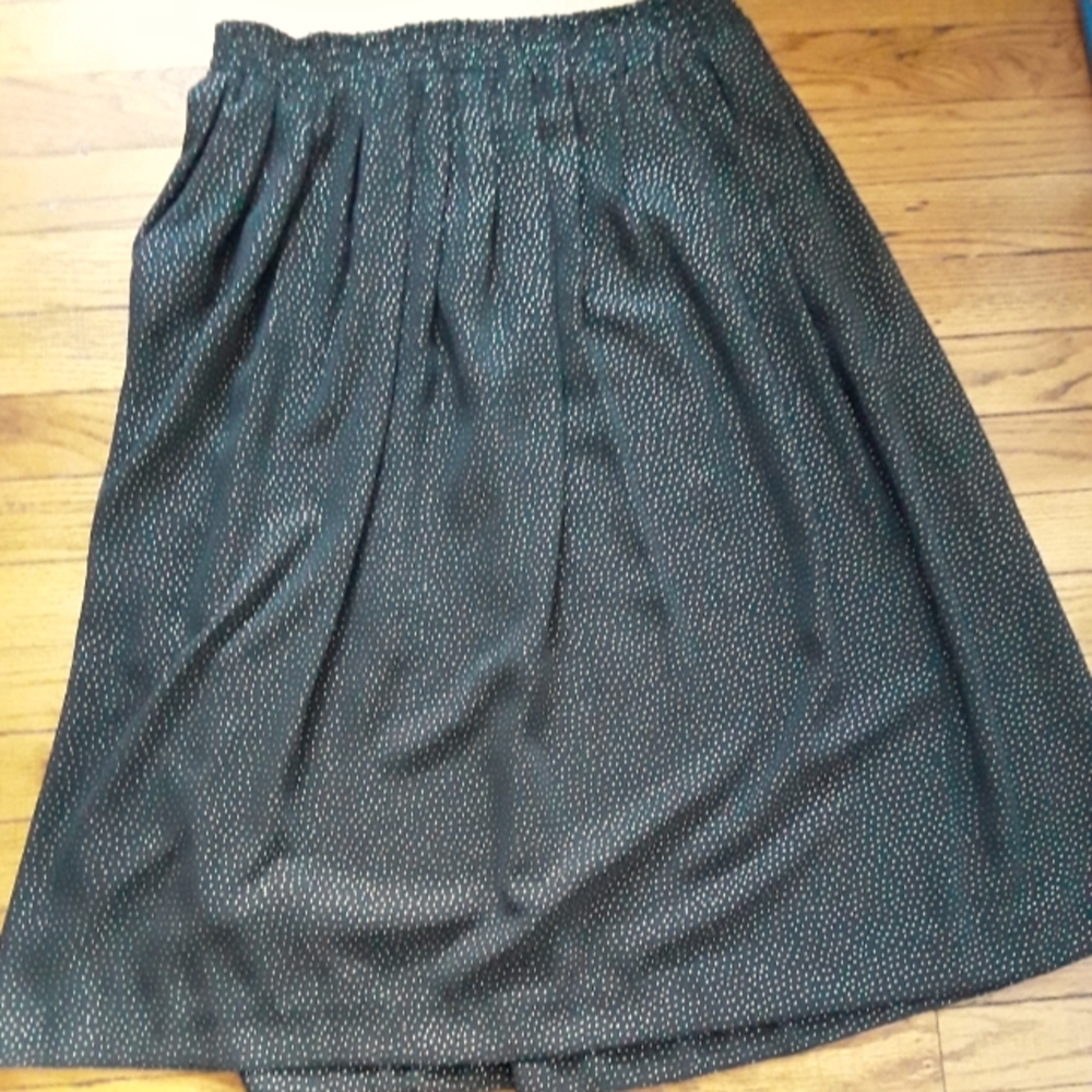 Koret Women's Black/Silver Stretch Sheer Casual Pull On Skirt. Size Large